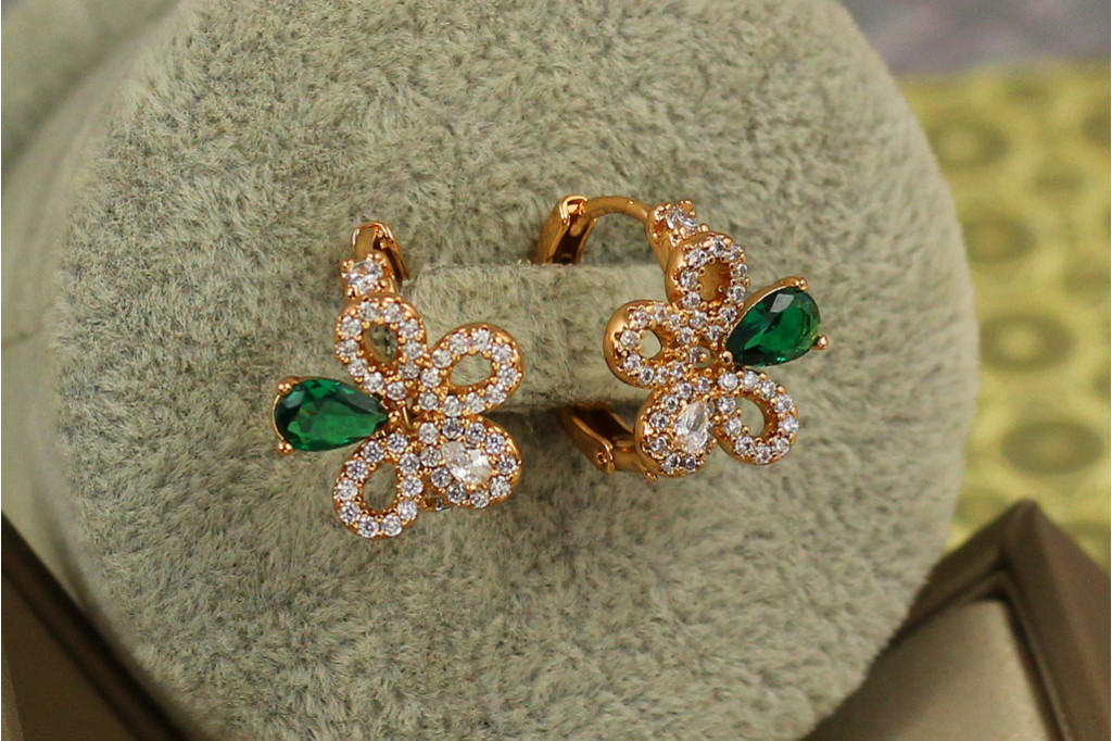 Сережки Xuping Jewelry катарантус із зеленим каменем 1,5 см золотисті
