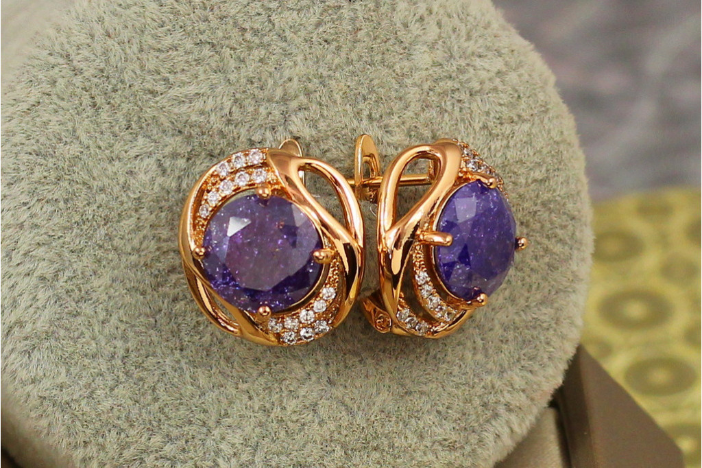 Сережки Xuping Jewelry кутюр"є із фіолетовими каменями 1,8 см золотисті