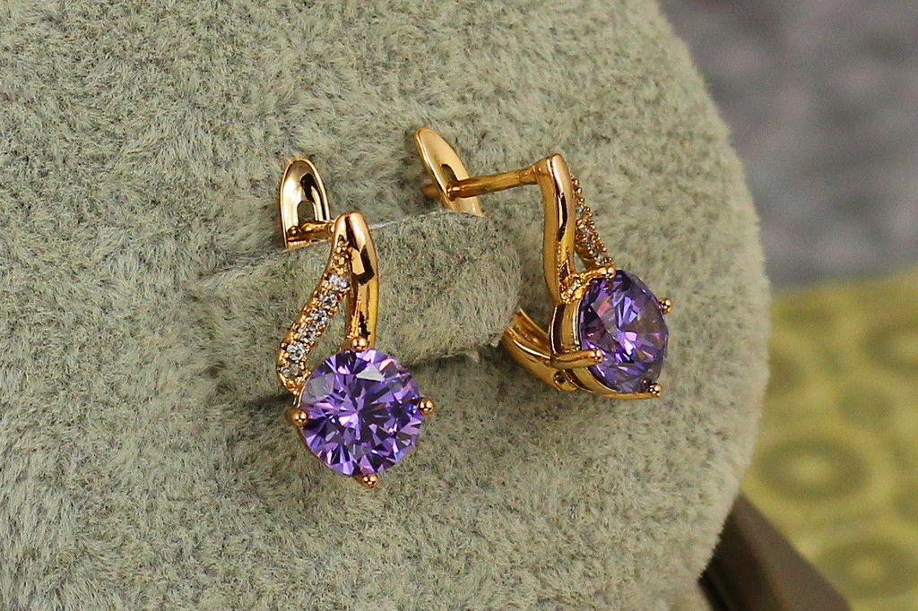 Серьги Xuping Jewelry Былина с фиолетовым камнем 1,5 см золотистые
