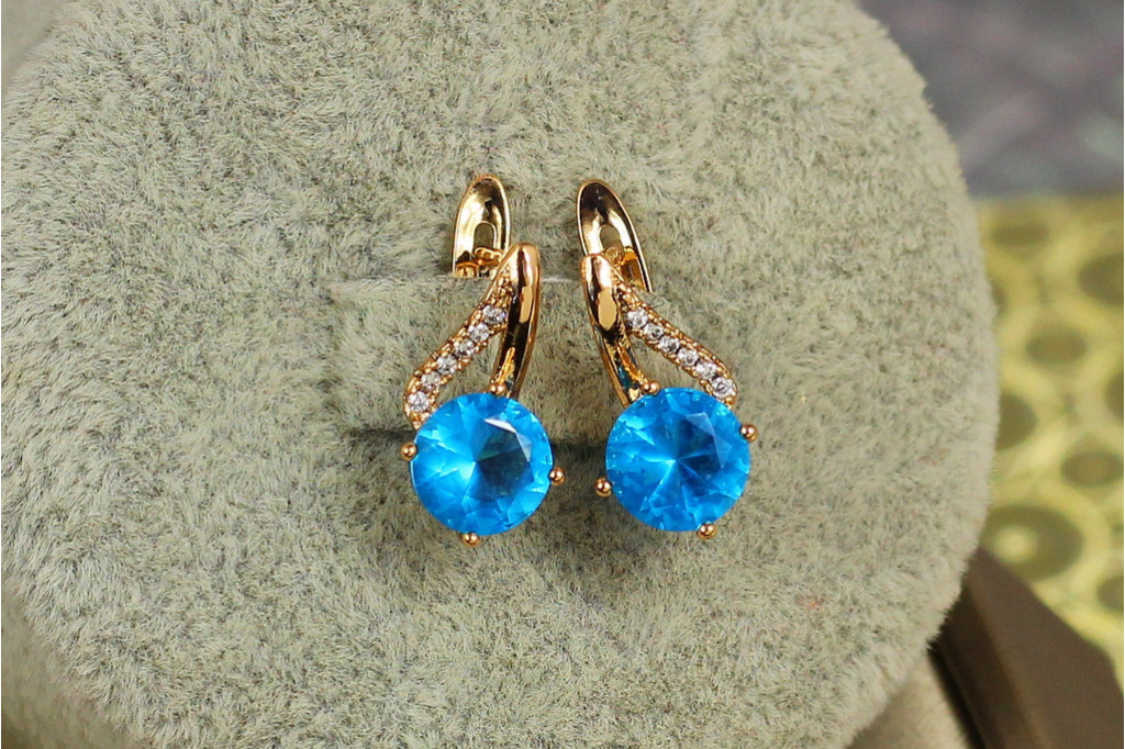 Серьги Xuping Jewelry Былина с голубым камнем 1,5 см золотистые