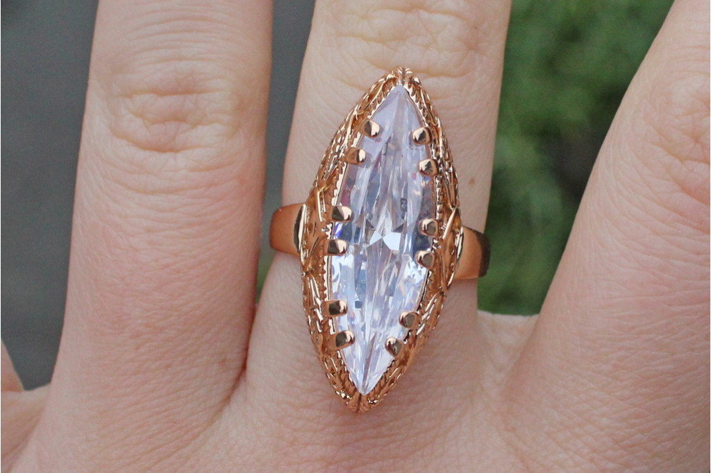 Кольцо Xuping Jewelry Маркиз с белым камнем р 20  золотистое