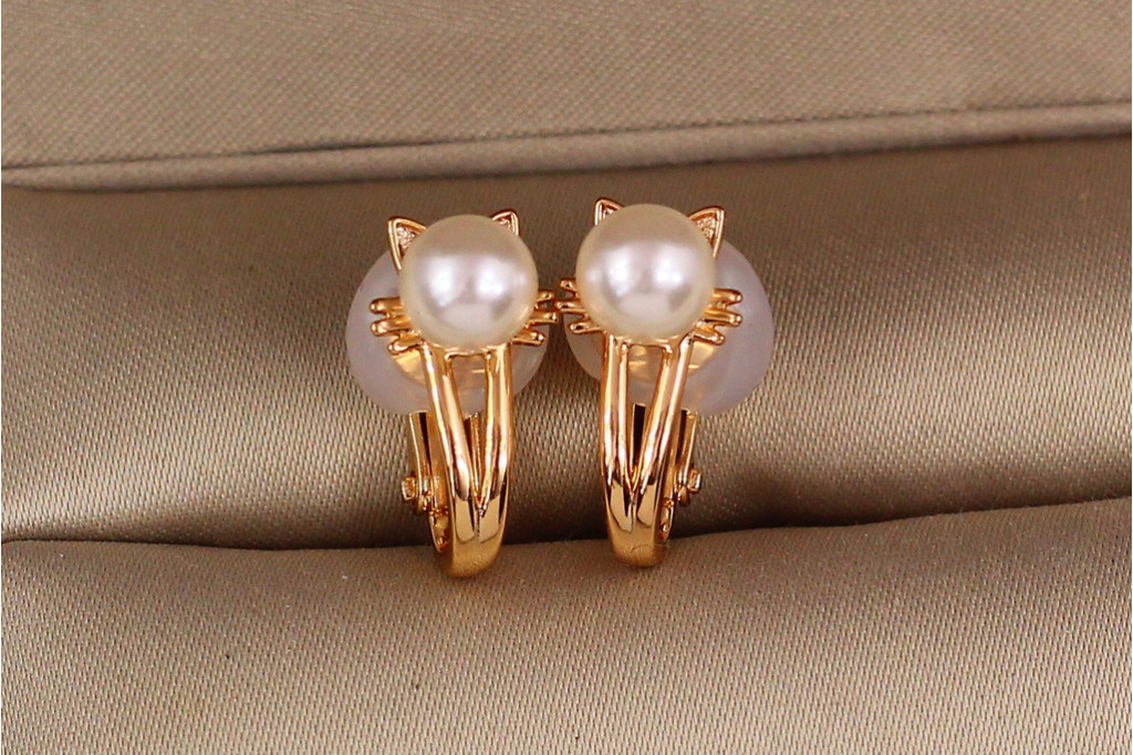 Серьги клипсы Xuping Jewelry котики с жемчугом 1.6 см золотистые