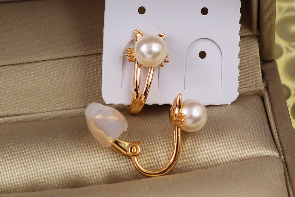 Серьги клипсы Xuping Jewelry котики с жемчугом 1.6 см золотистые