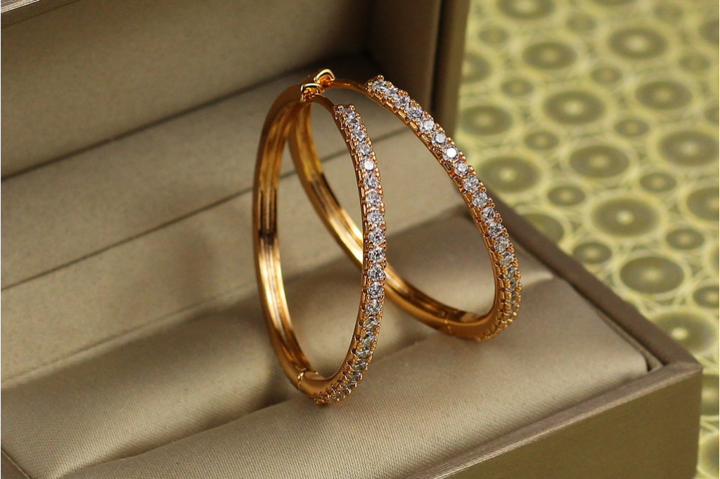 Сережки кільця Xuping Jewelry доріжка із камінців 3 см золотисті
