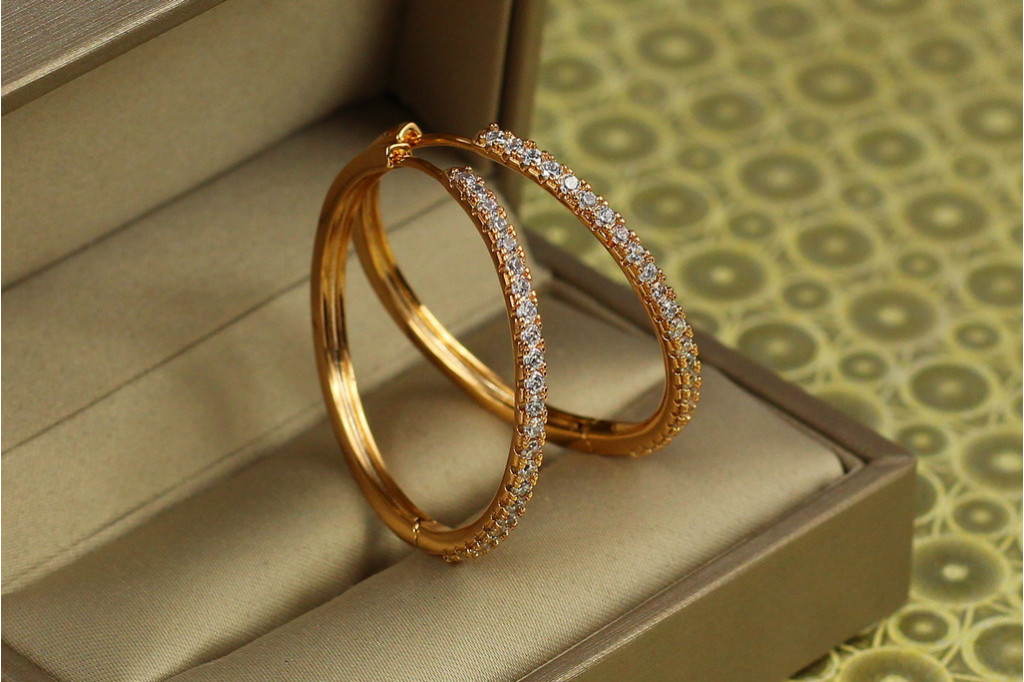 Сережки кільця Xuping Jewelry доріжка із камінців 3 см золотисті