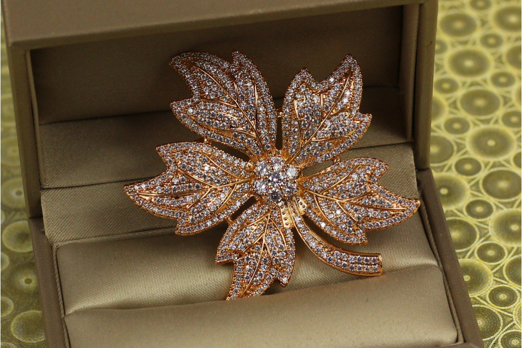 Брошка Xuping Jewelry велика волошка 5,5 см золотиста