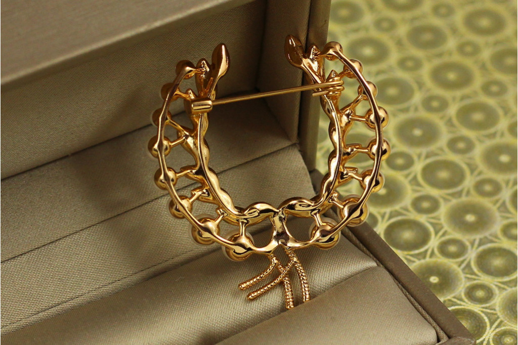 Брошь Xuping Jewelry Жемчужная подкова 4,5 см золотистая