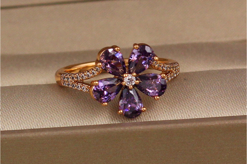 Кільце Xuping Jewelry квітка з фіолетовим каменем р 16 золотисте