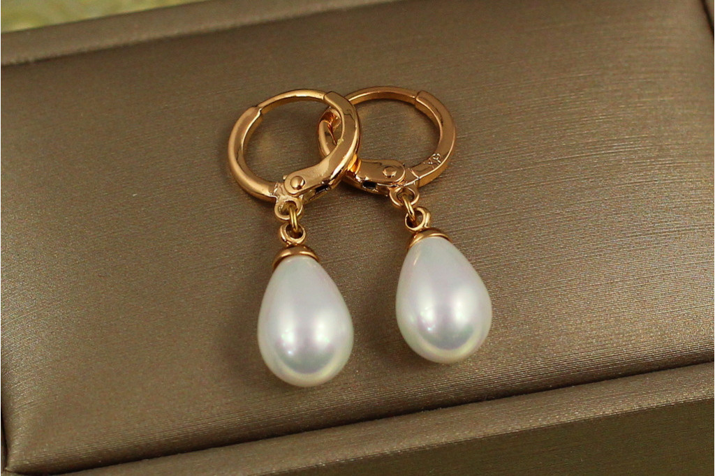 Серьги  подвески Xuping Jewelry капельки с жемчугом  2,9 см золотистые
