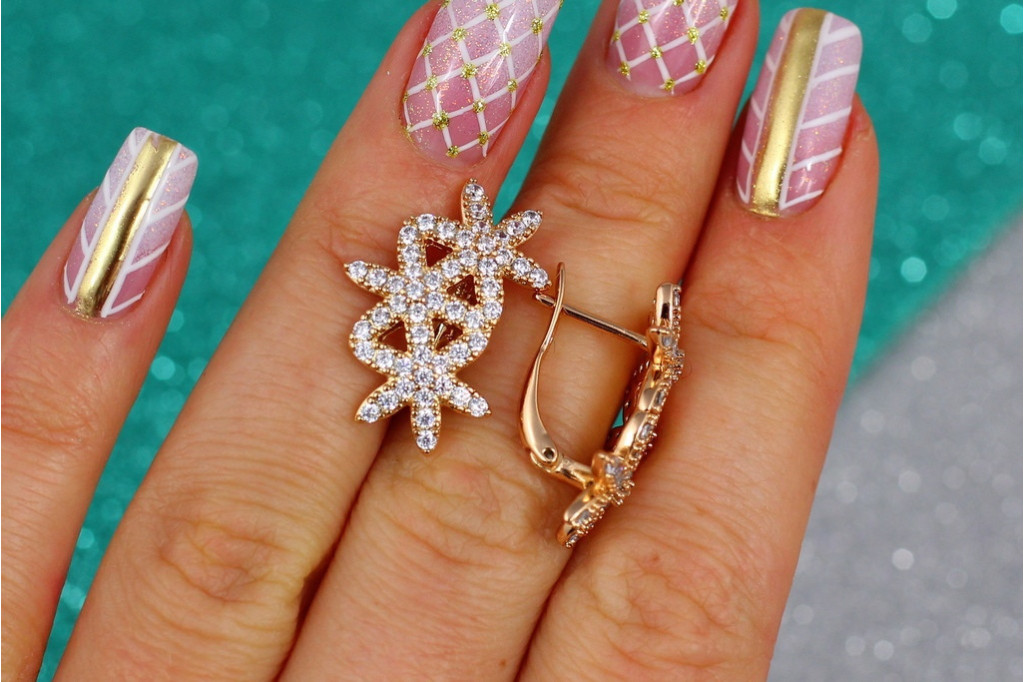 Сережки Xuping Jewelry три сніжинки 2,4 см золотисті