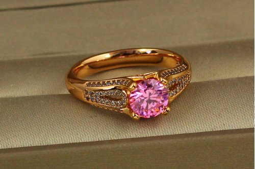 Кільце Xuping Jewelry вишневий аромат з рожевим каменем р 19 золотисте