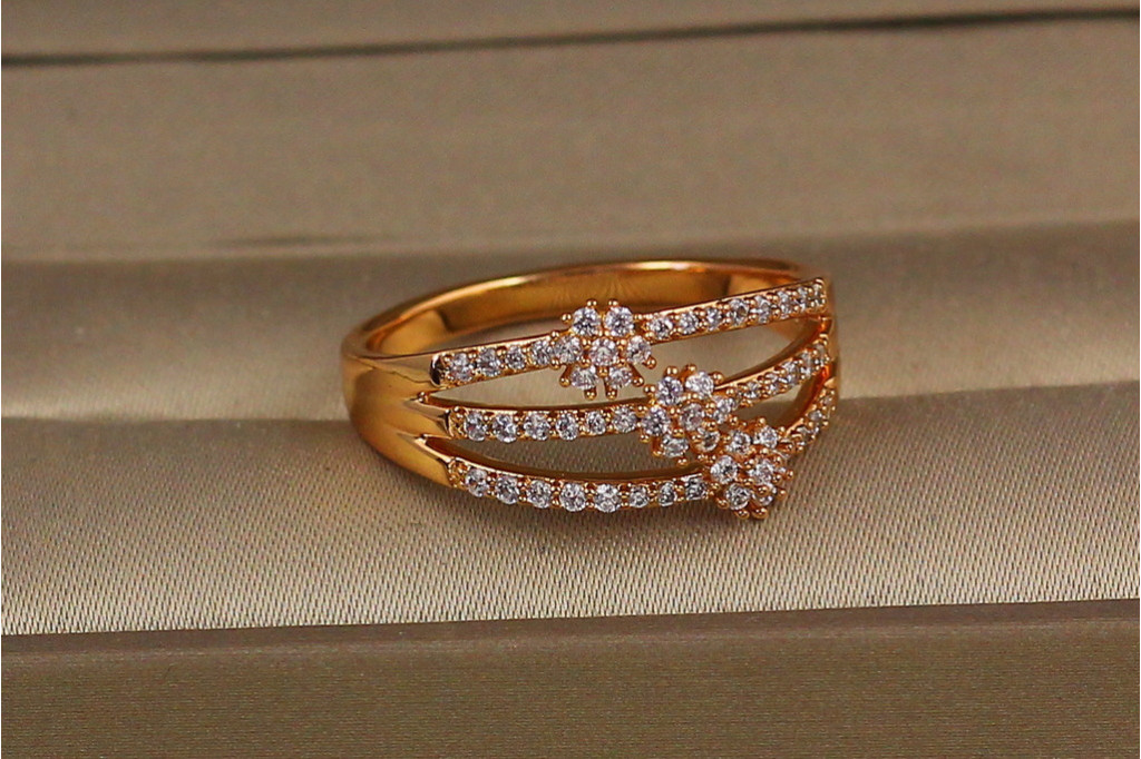 Кільце Xuping Jewelry тіка з квітами р 22 золотисте