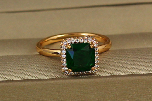 Кільце Xuping Jewelry Піраміда із зеленим каменем р 19 золотисте