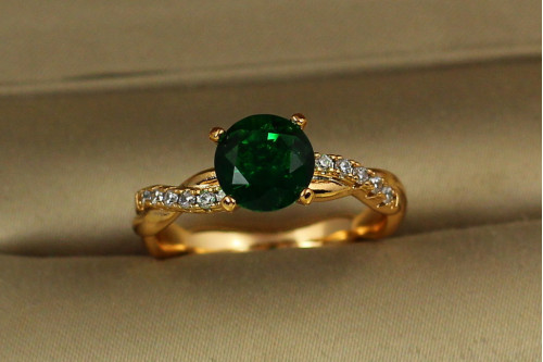 Кільце Xuping Jewelry косичка із зеленим каменем р 16 золотисте