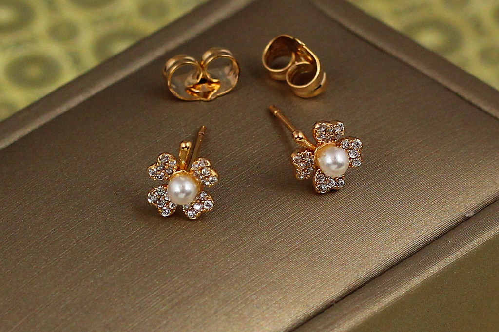 Серьги гвоздики Xuping Jewelry цветок на стебельке с жемчугом 9 мм золотистые