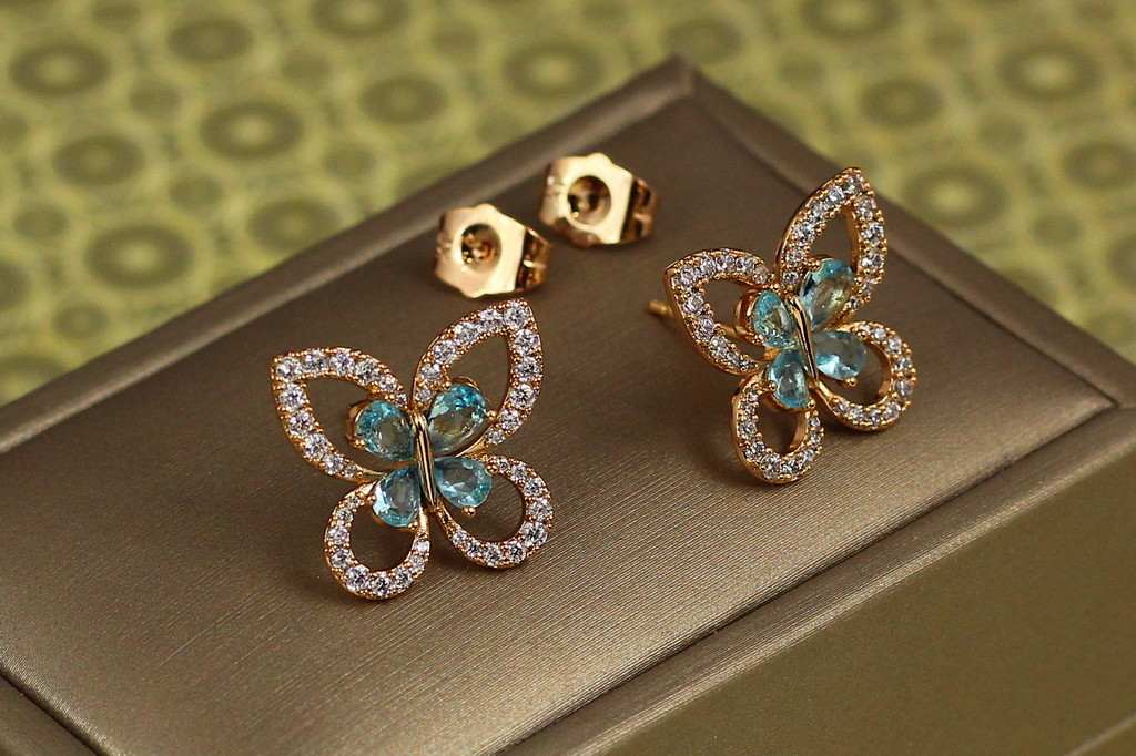 Сережки гвоздики Xuping Jewelry метелик з блакитним каменем 1,6 см золотисті