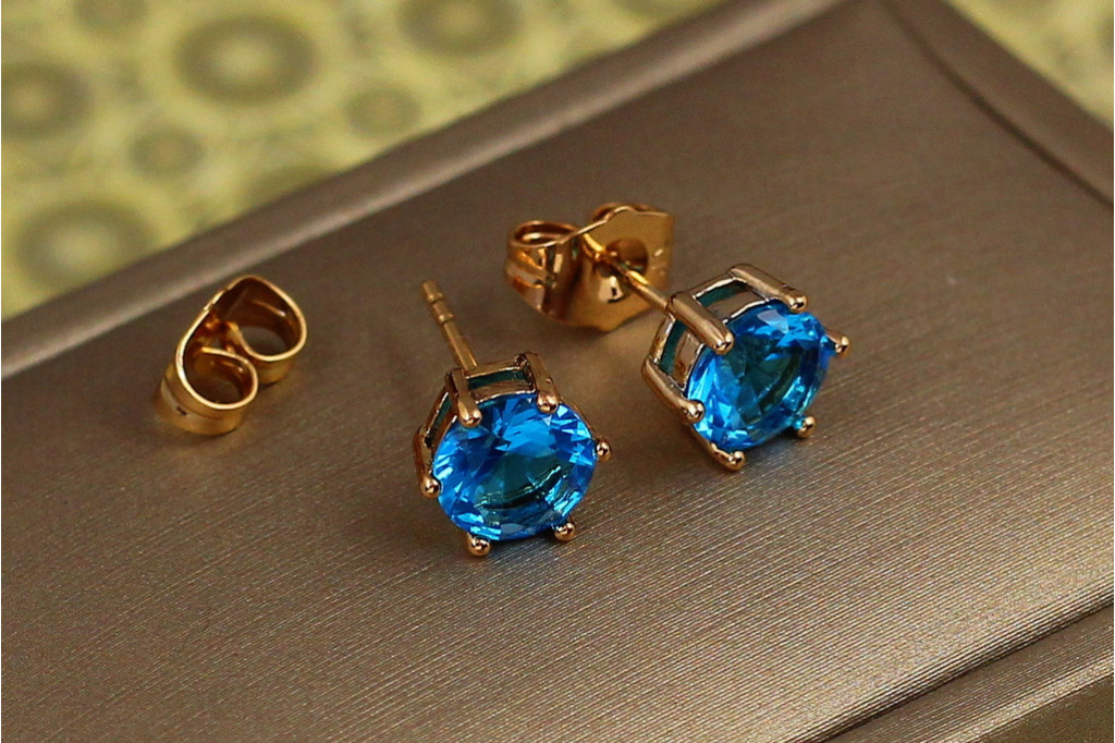 Серьги гвоздики Xuping Jewelry  с голубым камнем шесть креплений 7 мм золотистые