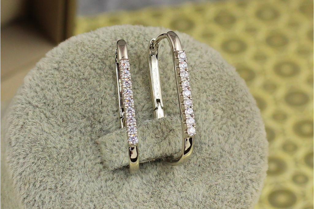 Серьги Xuping Jewelry квадратная дорожка камни посредине 2.7 см серебристые