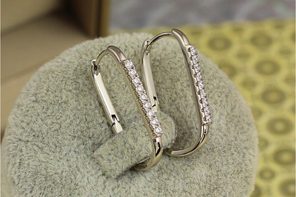 Серьги Xuping Jewelry квадратная дорожка камни посредине 2.7 см серебристые