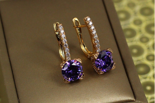 Сережки Xuping Jewelry світло у вікні з фіолетовим каменем 2,2 см золотисті