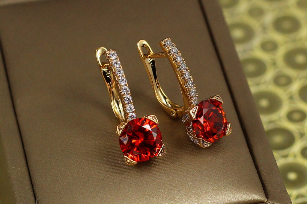 Серьги  Xuping Jewelry свет в окне с красным камнем 2,2 см золотистые