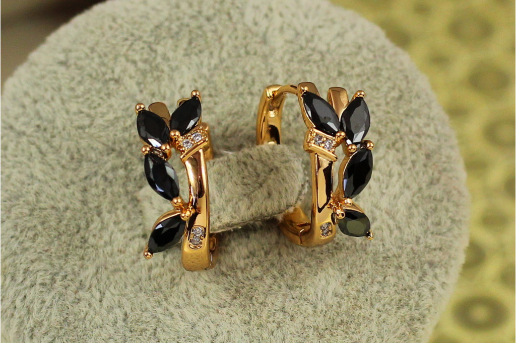 Серьги Xuping Jewelry Визави с черным камнем 1,7 см золотистые