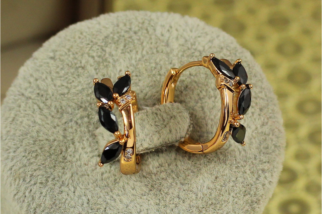 Серьги Xuping Jewelry Визави с черным камнем 1,7 см золотистые