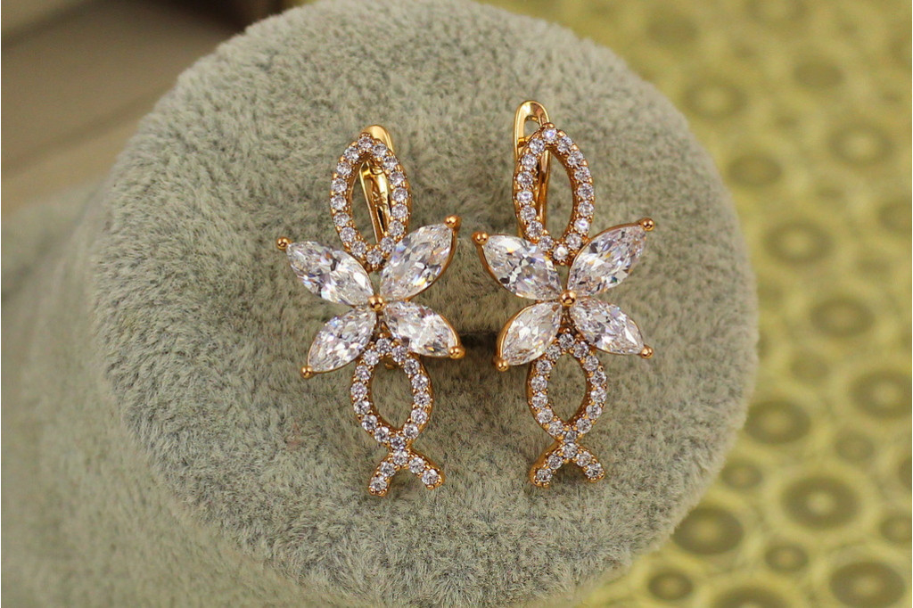 Сережки Xuping Jewelry Бузок з білими каменями 2,8 см золотисті