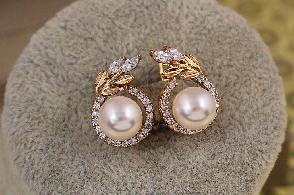 Серьги Xuping Jewelry Лавры с жемчугом 1,6 см золотистые
