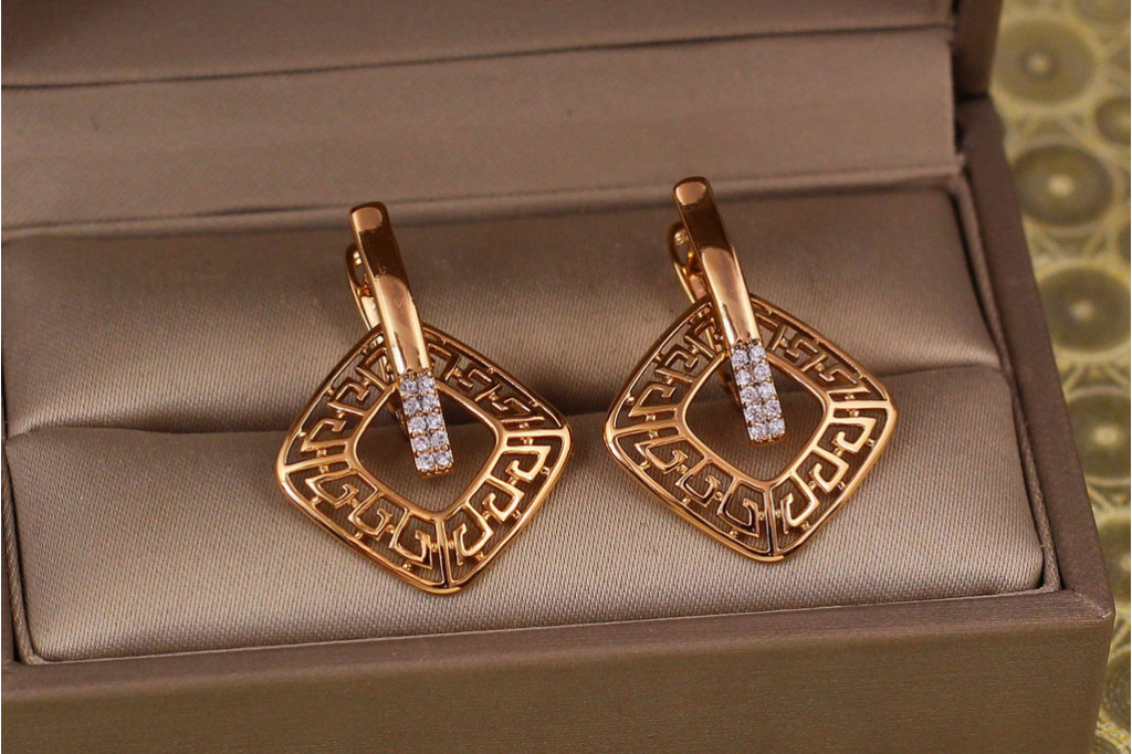 Серьги Xuping Jewelry ромб с греческим узором 2,8 см золотистые