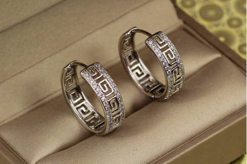 Серьги Xuping Jewelry с греческим узором бортики из камешков 2,2 см серебристые