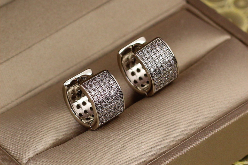 Сережки Xuping Jewelry широкі кільця з камінням 1.2 см сріблясті