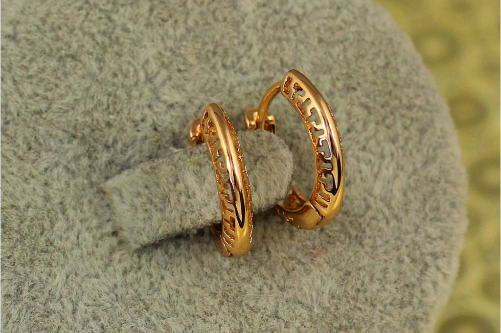 Сережки Xuping Jewelry колечки з грецьким візерунком по бокам 1,5 см золотисті