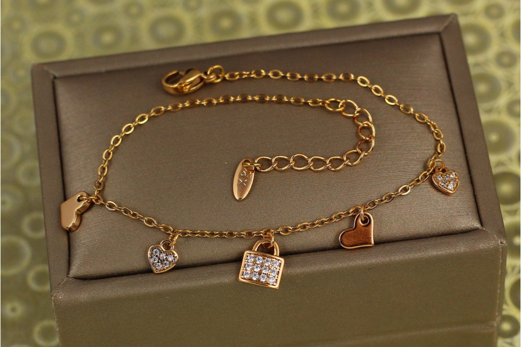 Браслет Xuping Jewelry замочек с сердечками 17 см удлиннитель 3 см золотистый