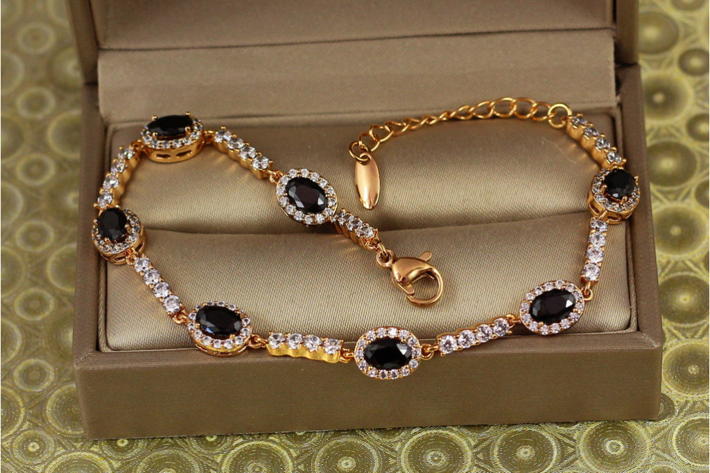 Браслет Xuping Jewelry малинки із чорними каменями на доріжці 17,5 см 7 мм золотистий