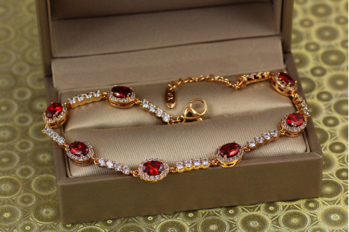 Браслет Xuping Jewelry малинки із червоними каменями на доріжці 17,5 см 7 мм золотистий