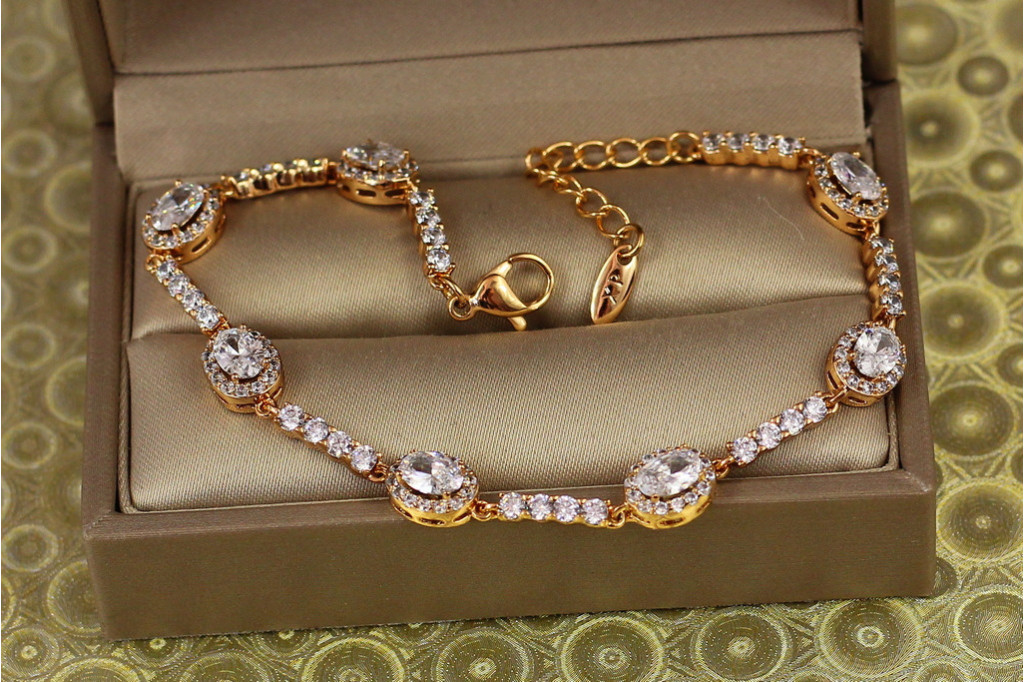 Браслет Xuping Jewelry малинки із білими каменями на доріжці 17,5 см 7 мм золотистий