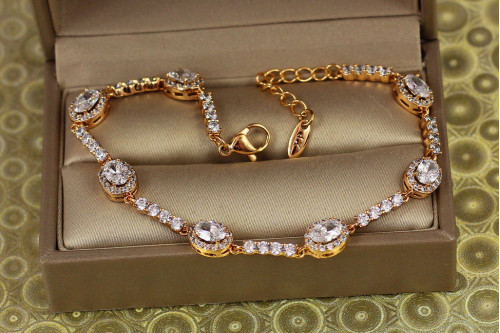 Браслет Xuping Jewelry малинки із білими каменями на доріжці 17,5 см 7 мм золотистий