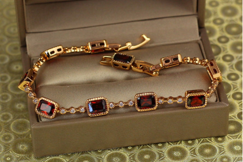 Браслет Xuping Jewelry доріжка із червоними прямокутниками 17,5 см 7 мм золотистий