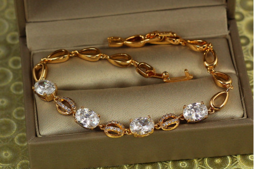 Браслет Xuping Jewelry П"єса із білими каменями 18,5 см 10 мм золотистий