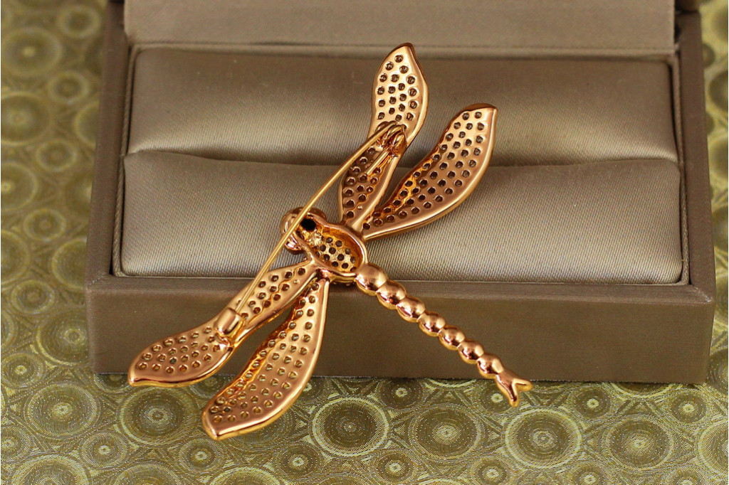 Брошь Xuping Jewelry Стрекоза с белыми крылышками 4 см золотистая