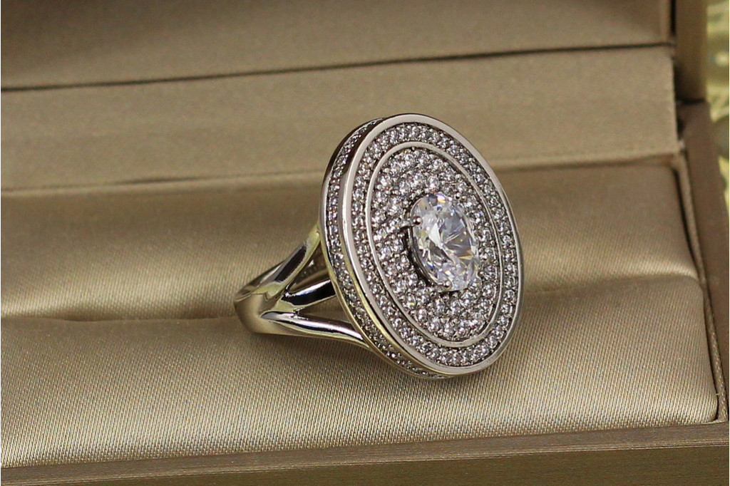 Кольцо Xuping Jewelry Титул с белыми камнями р 17 серебристое