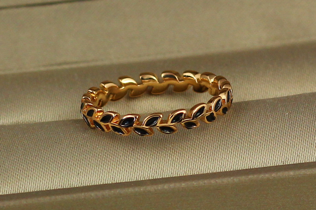 Кольцо Xuping Jewelry лавровый венок с чернением  р 19 золотистое
