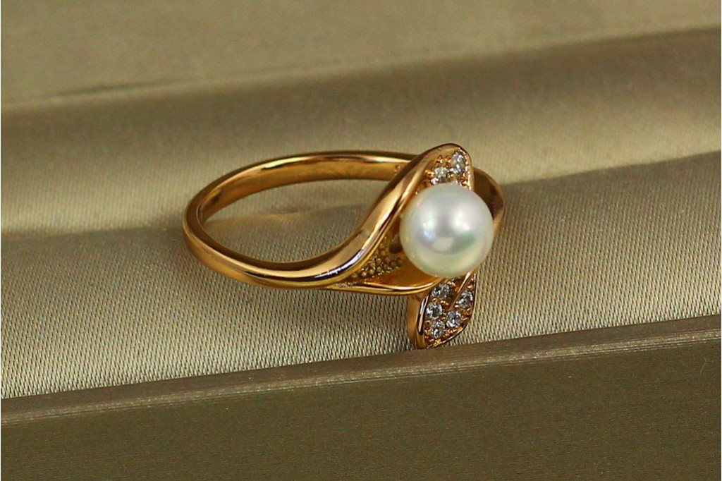 Кольцо Xuping Jewelry шелест с жемчугом р 18 раздвижное золотистое