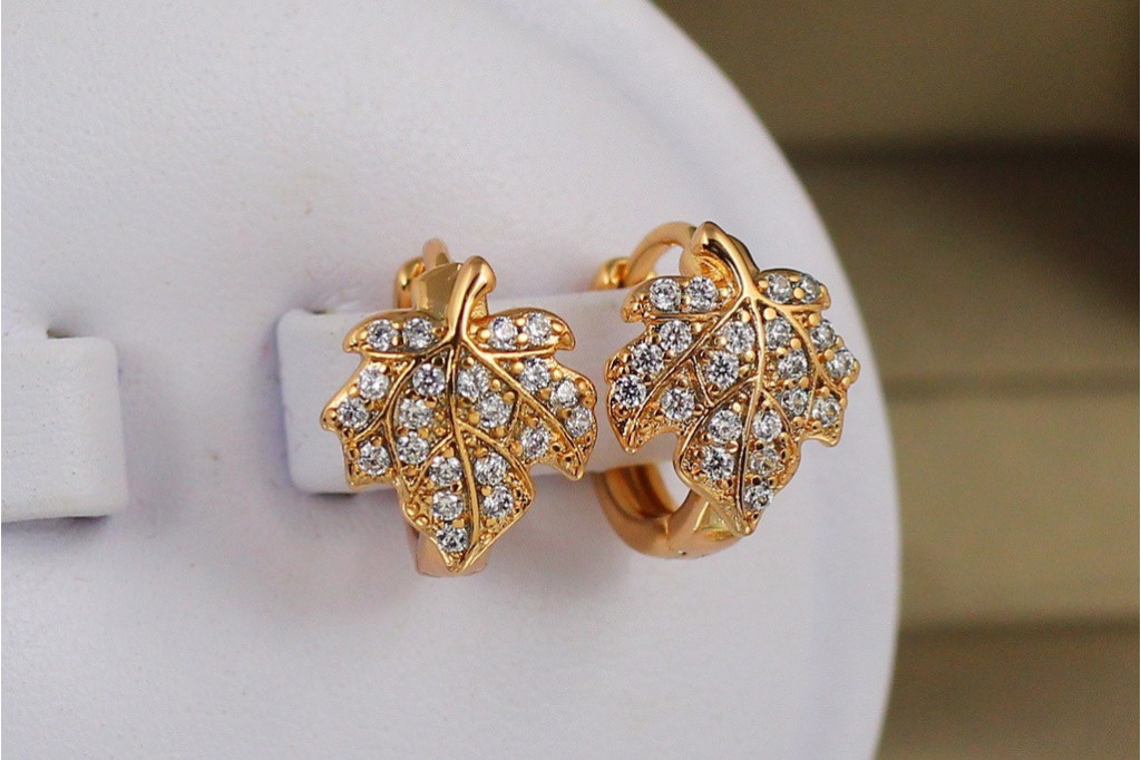 Серьги Xuping Jewelry кленовый листочек 1.3 см золотистые