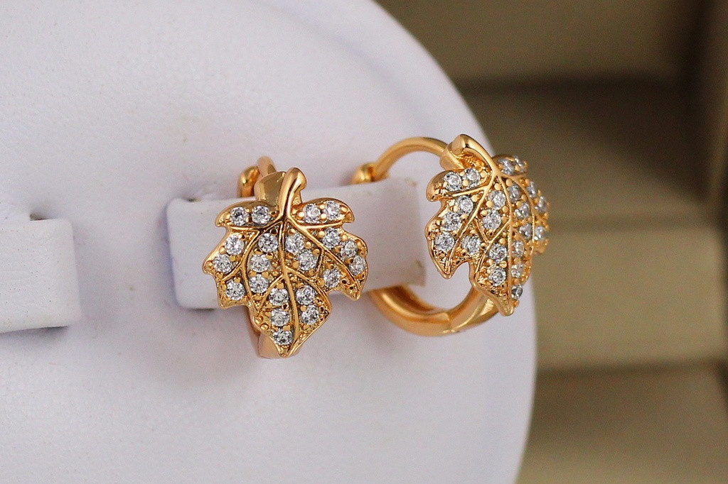 Серьги Xuping Jewelry кленовый листочек 1.3 см золотистые