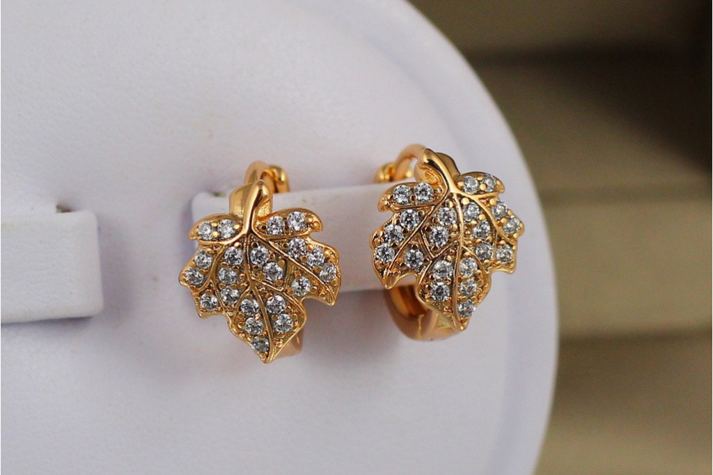 Серьги Xuping Jewelry кленовый листочек 1.3 см золотистые