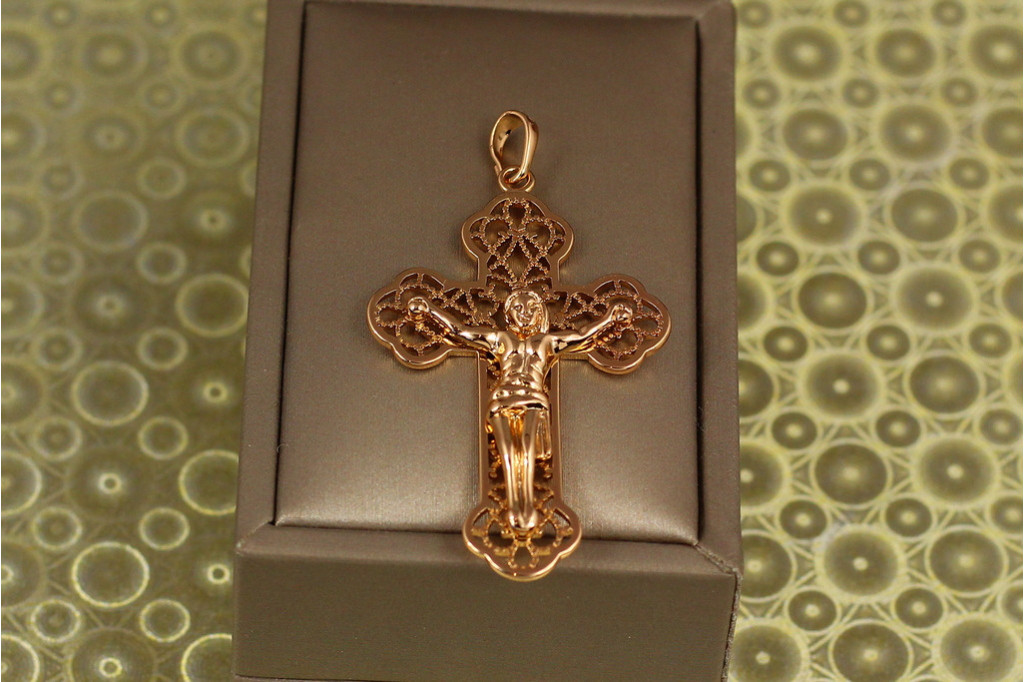 Крестик Xuping Jewelry ажурный с распятьем 4,9 см золотистый