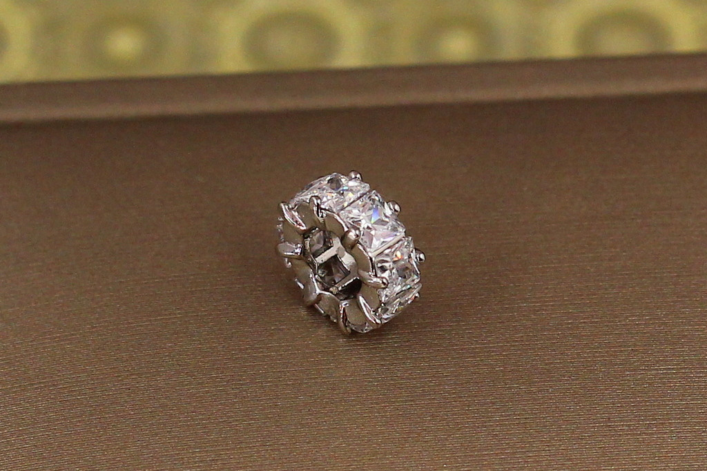 Кулон шарм Xuping Jewelry квадратные камни по кругу 4 мм серебристый