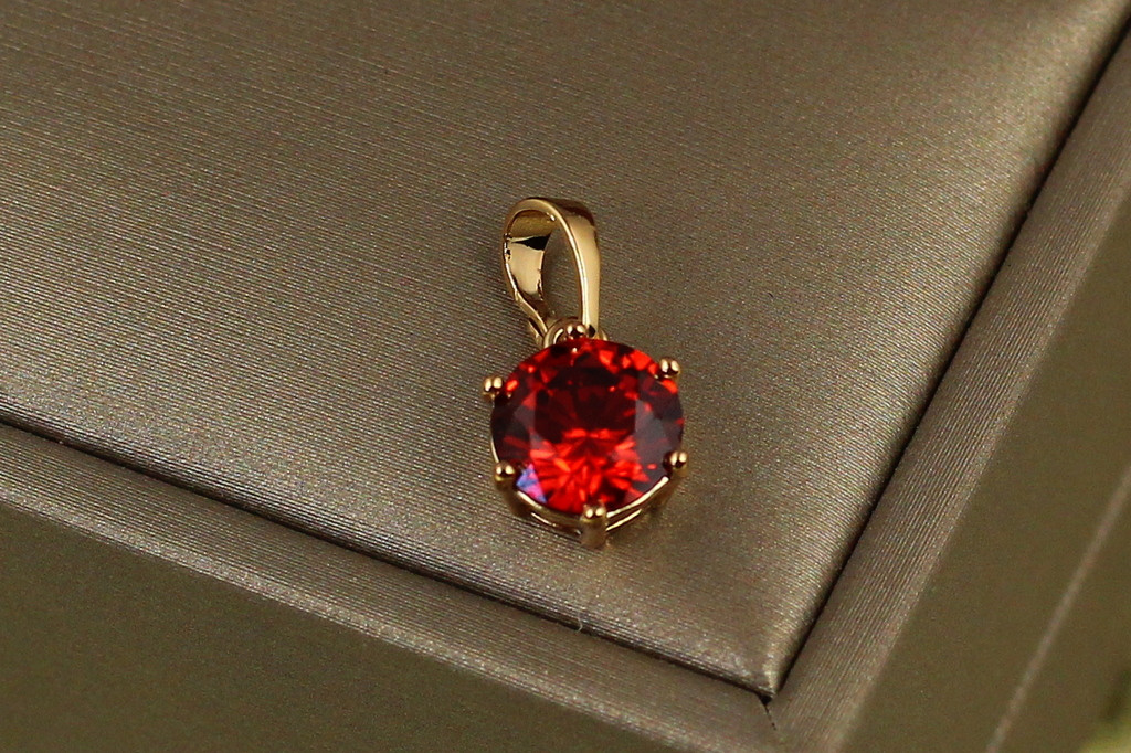 Кулон Xuping Jewelry красный камень на шесть креплений 8 мм золотистый